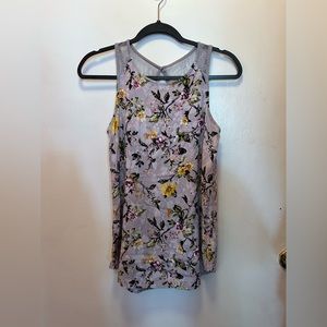Gypsies & Moondust Size M Lilac Floral Print Blouse no sleeves, lace shoulder